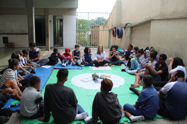 Professores e alunos se reúnem de 15 em 15 dias. Foto: Franciele Xavier (SEE/MG)